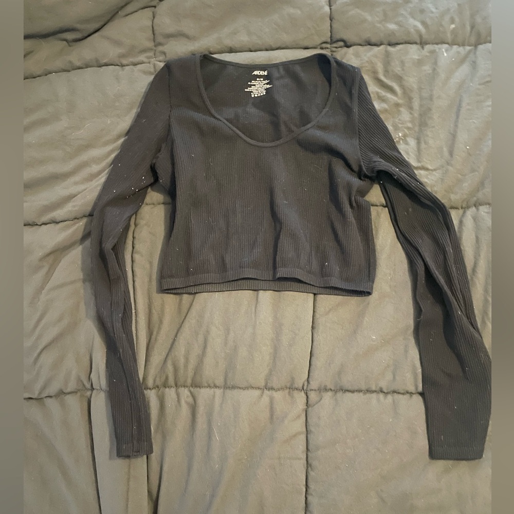 Long sleeve black crop top